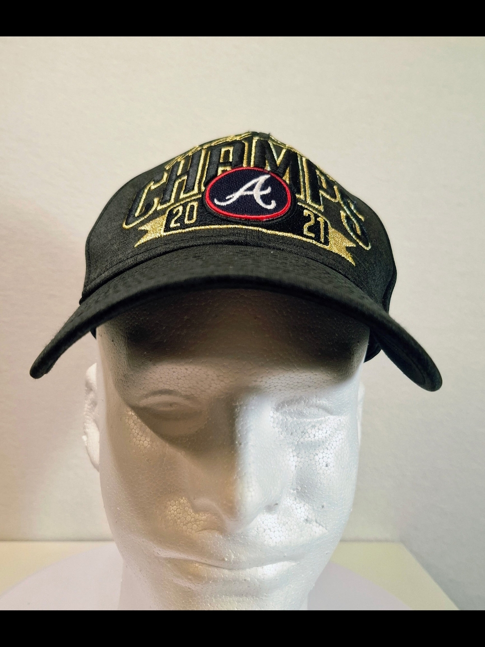 New Era Braves Black 9FORTY Interior Logo Baseball Cap - Picture 7 of 8